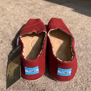 🌺3/$15 TOMS Shoes NWT Size 9W
